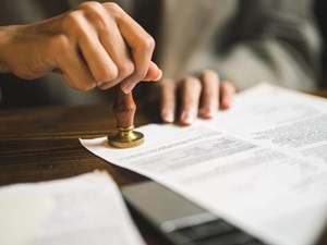 ¿Cuál es el papel del notario en la planificación y redacción de testamentos?