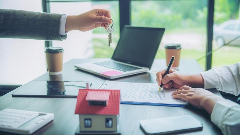 ¿Cuáles son los requisitos legales para la compraventa de una vivienda?