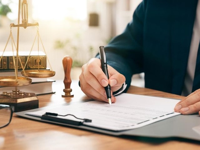 Entendiendo los servicios notariales: ¿Qué hace exactamente un notario? 