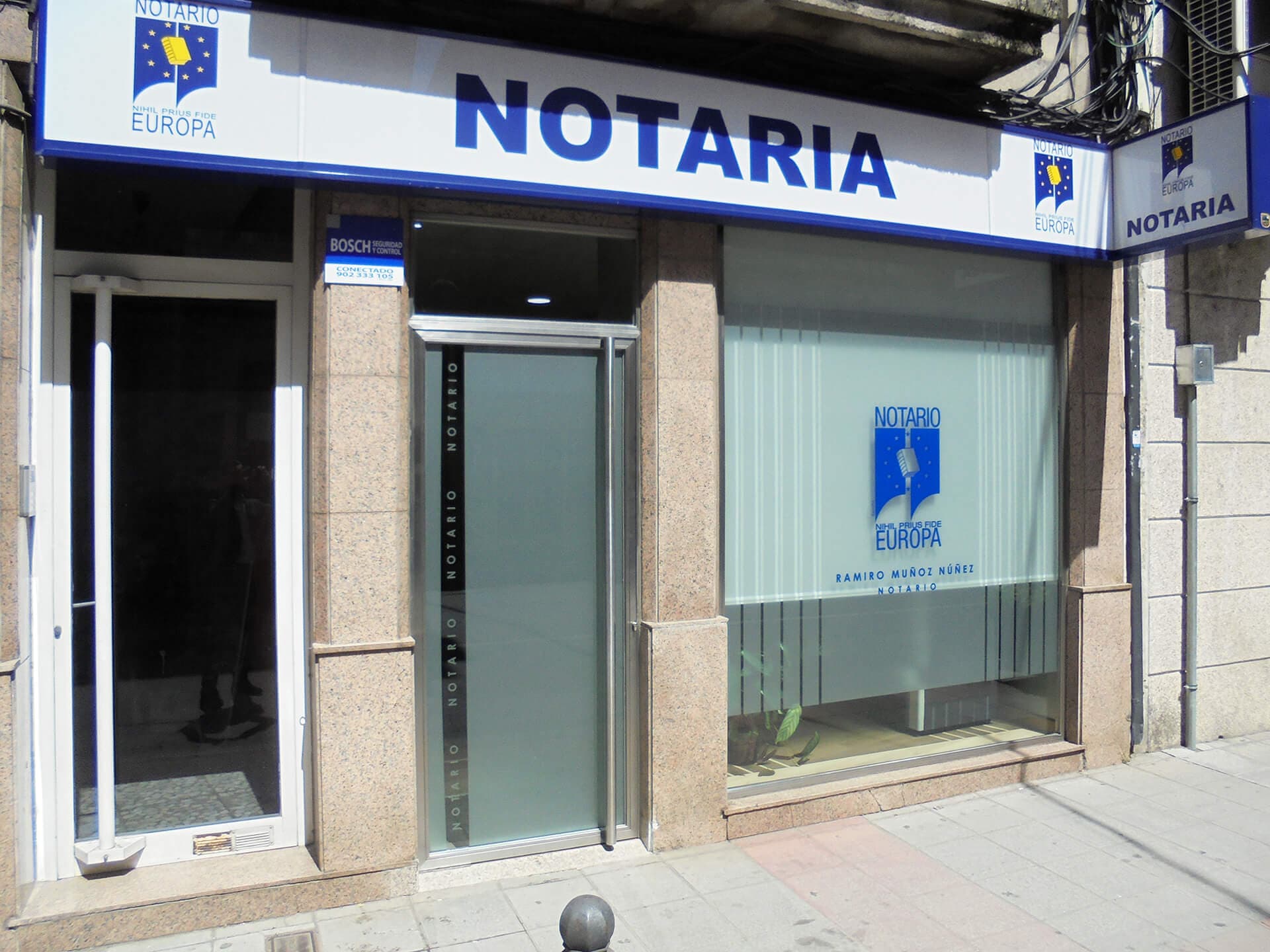 Contacte con el notario Ramiro Muñoz Núñez