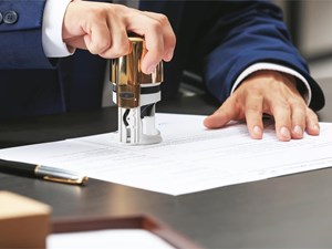 ¿Qué es el capital social de una empresa y cómo se acredita ante notario?